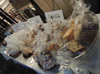 神楽坂で毎週木・金・土の夜に 三日間だけ営業している【夜のパン屋さん】〜有限会社ビッグイシュー日本の取組み〜